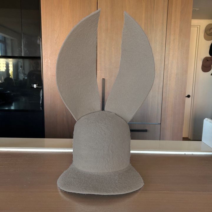 Khia Tullae Grizzly Bunny Lid hat in natural grey felt, front view