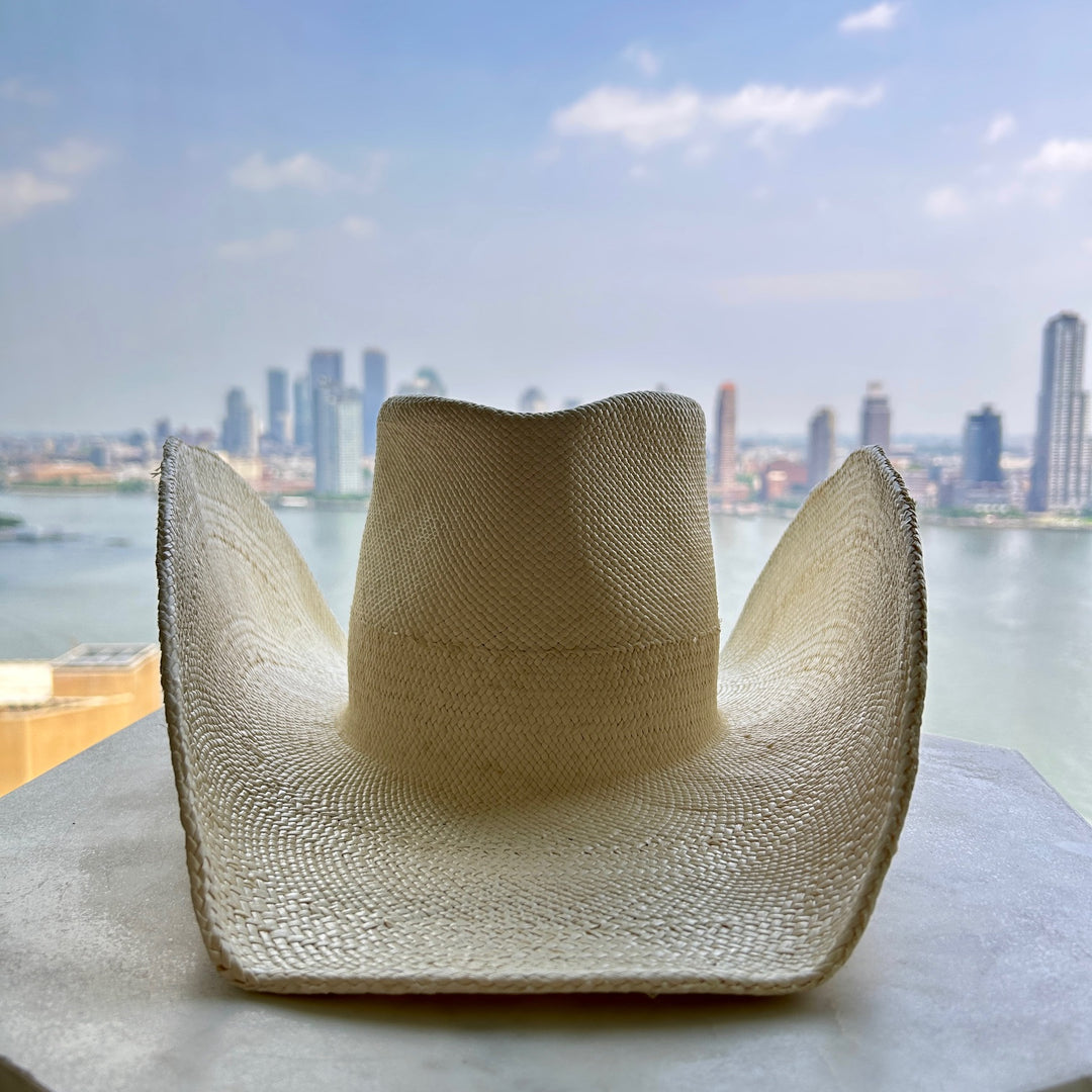 Khia Tullae The Catalina toquilla straw cowboy hat - Natural Bleached - front