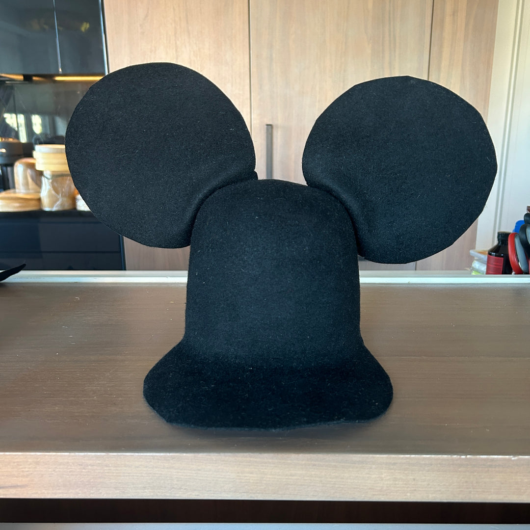 Khia Tullae The Orbit Lid hat in black felt, front view