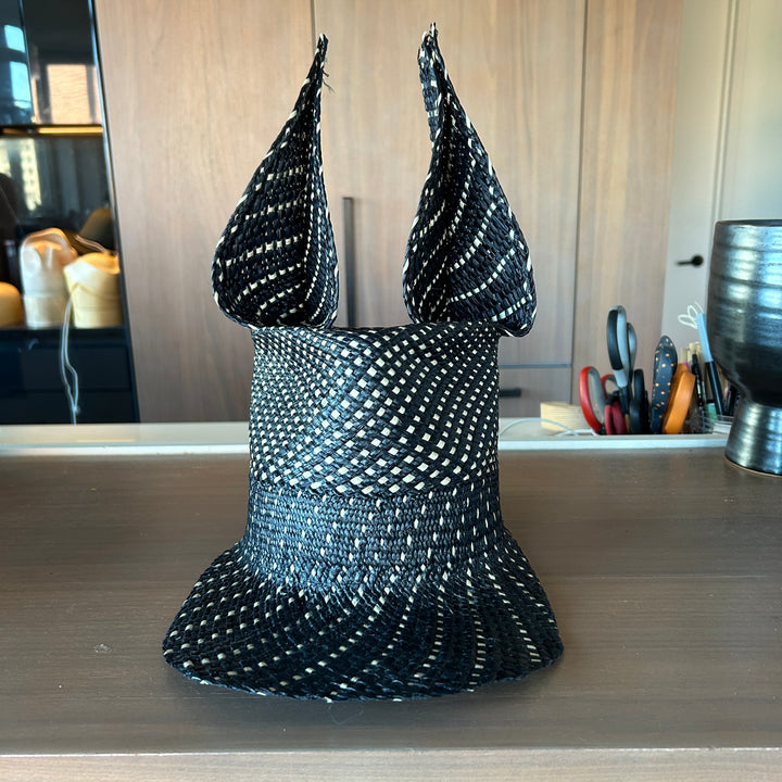 Khia Tullae Straw Bunny Lid toquilla straw bunny cap geometric print black and white - 6-inch crown

